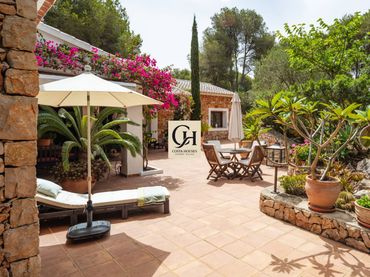 Detached house with balcony for sale in Camino Monasterio