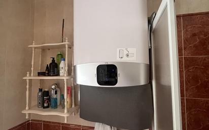 Bathroom of Flat for sale in Plasencia  with Air Conditioner, Terrace and Furnished