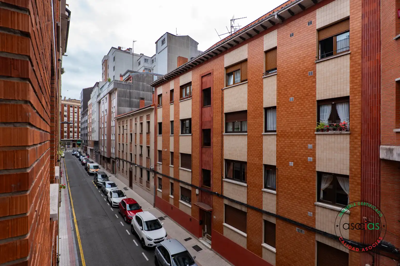 Außenansicht von Wohnung zum Verkauf in Gijón  mit Heizung, Parkett und Abstellraum