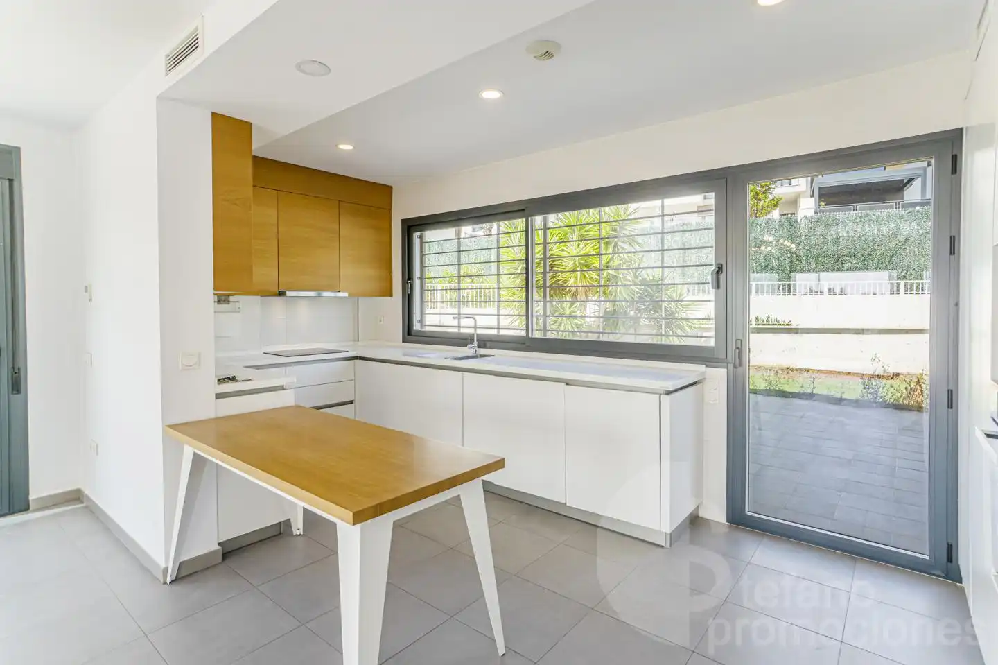 Cocina de Casa adosada en venta en Málaga con Aire acondicionado, Calefacción y Jardín privado