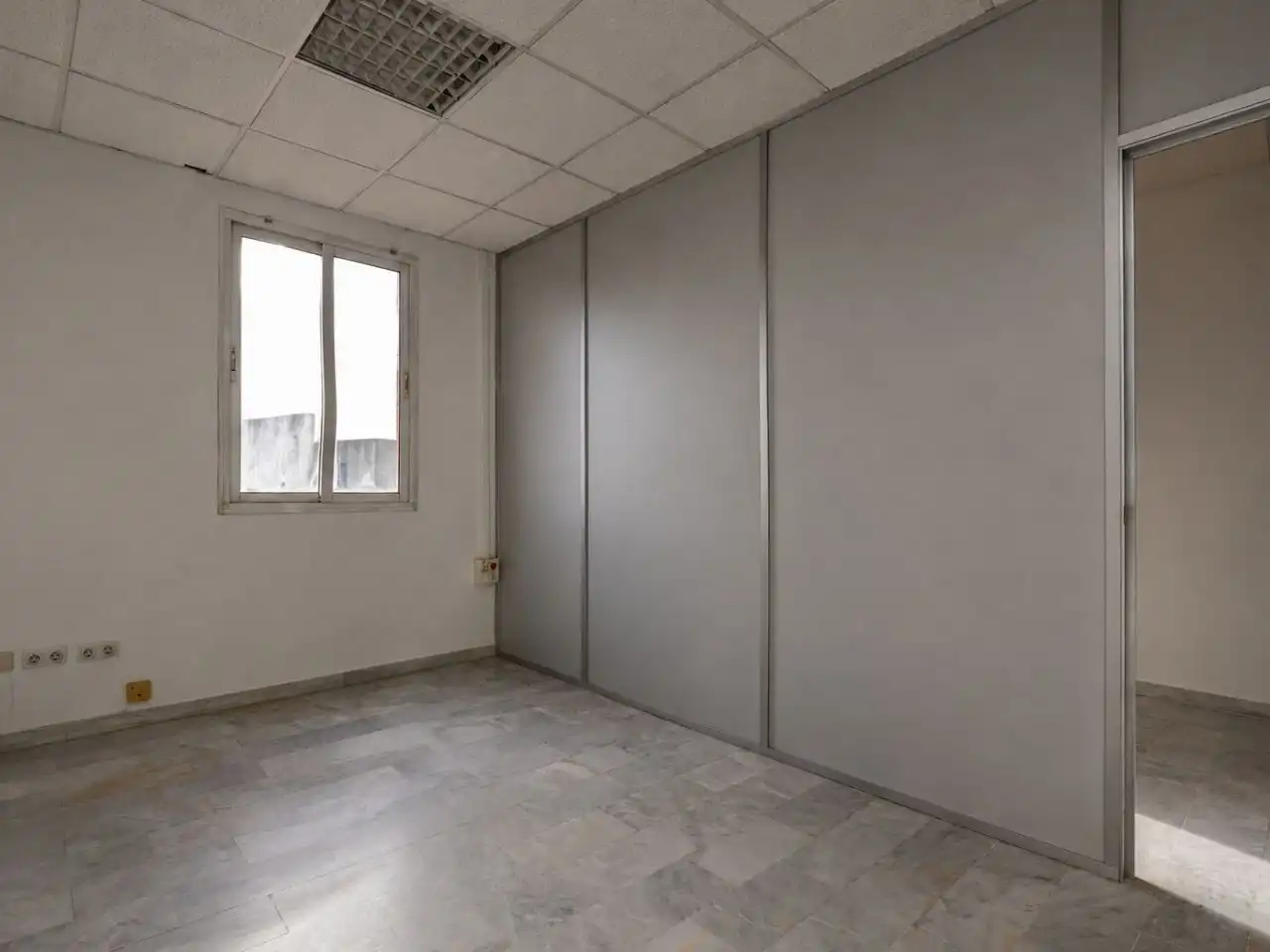 Office for rent in Mairena del Aljarafe  with Air Conditioner and Alarm