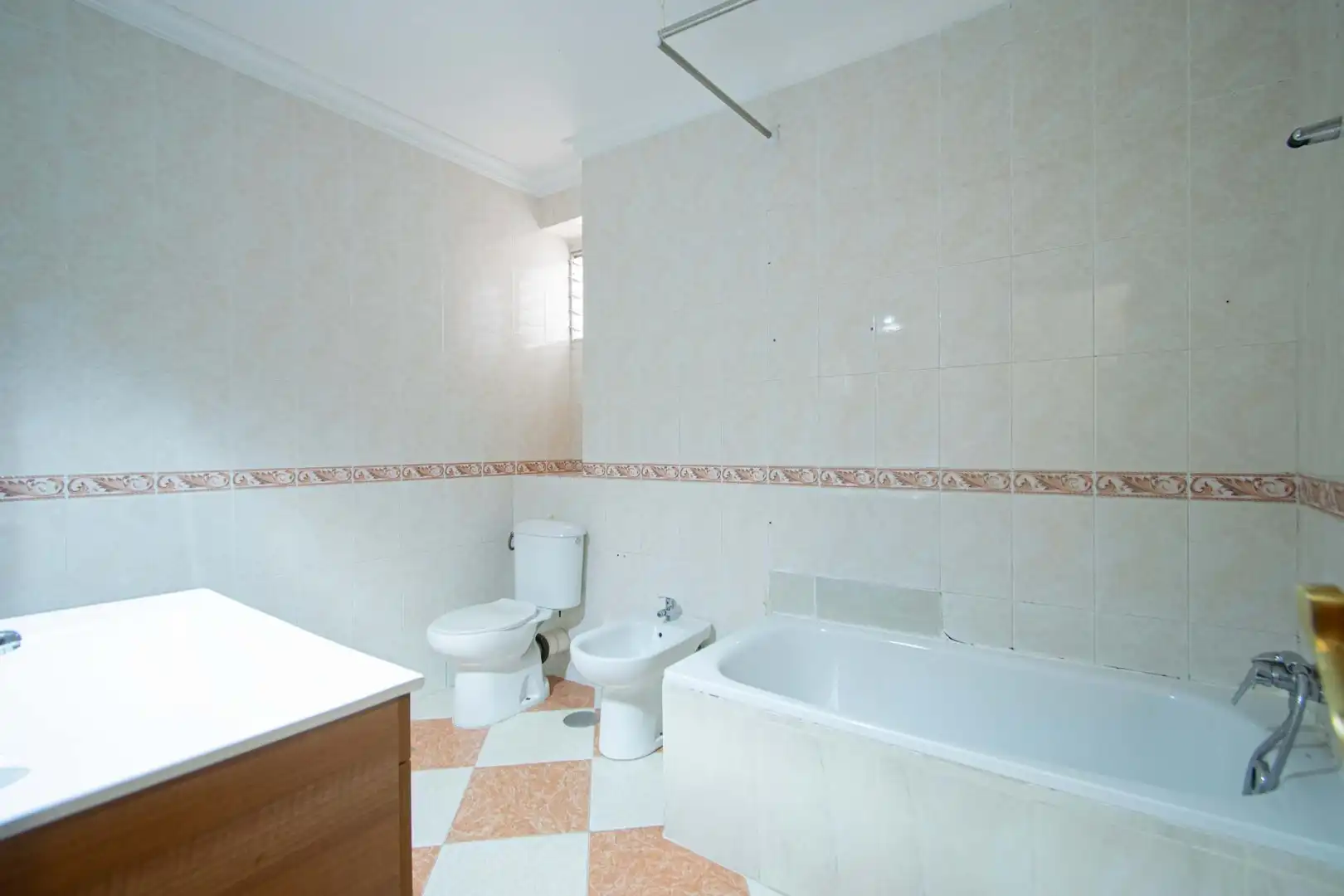 Baño de Casa adosada en venta en Sevilla con Aire acondicionado y Balcón