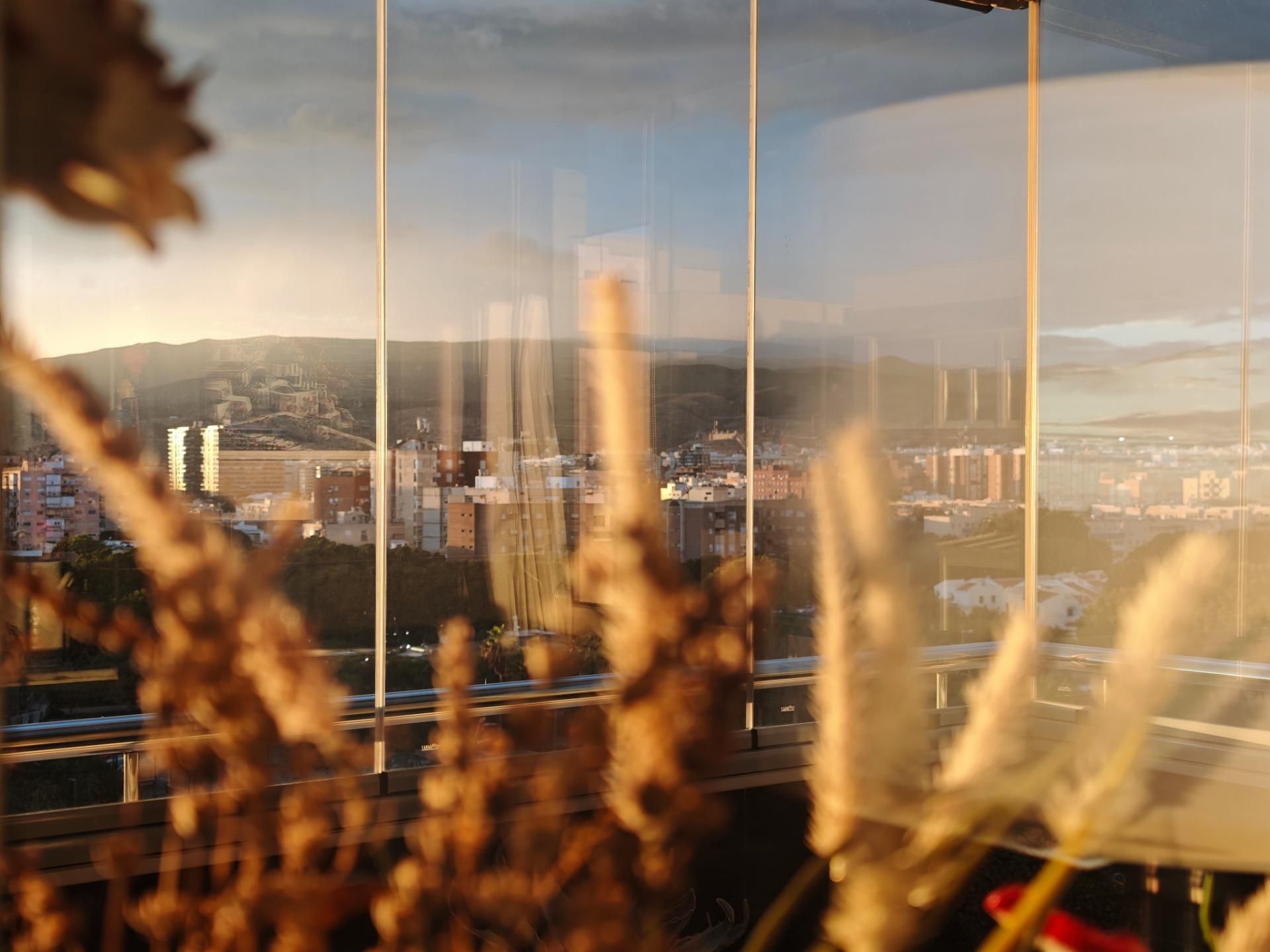 Ático en venta en  Almería Capital con Aire acondicionado, Calefacción y Jardín privado