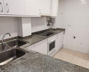 Cuina de Apartament de lloguer en Mataró amb Forn, Balcó i Alarma
