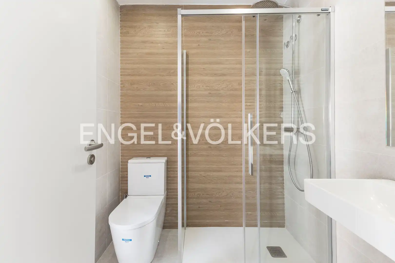Baño de Dúplex en venta en Barcelona con Aire acondicionado, Calefacción y Jardín privado
