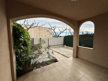 Reihenhaus mit Garten zum Verkauf in Calle Salvador Espriu