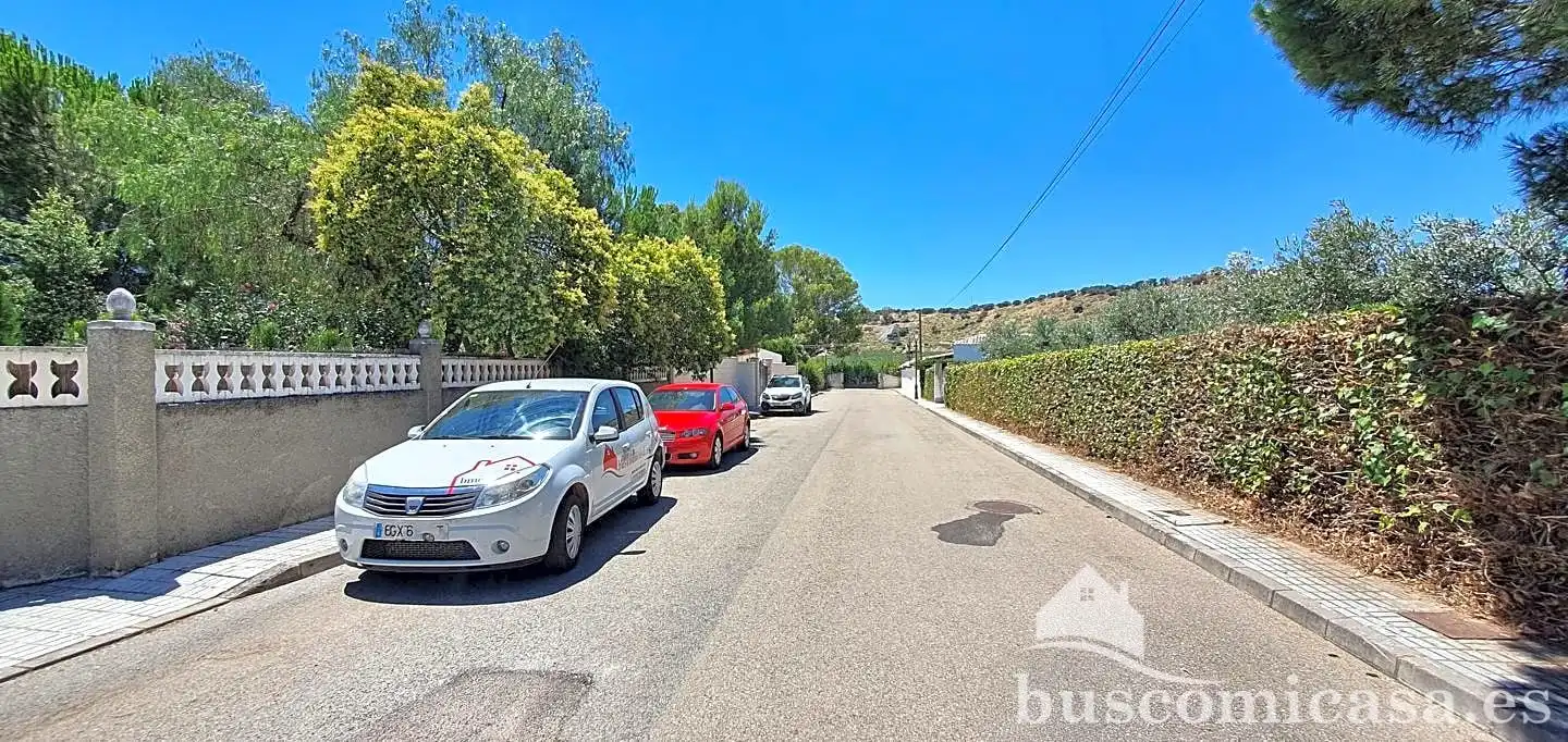 Vista exterior de Casa o xalet en venda en Linares amb Aire condicionat, Calefacció i Jardí privat