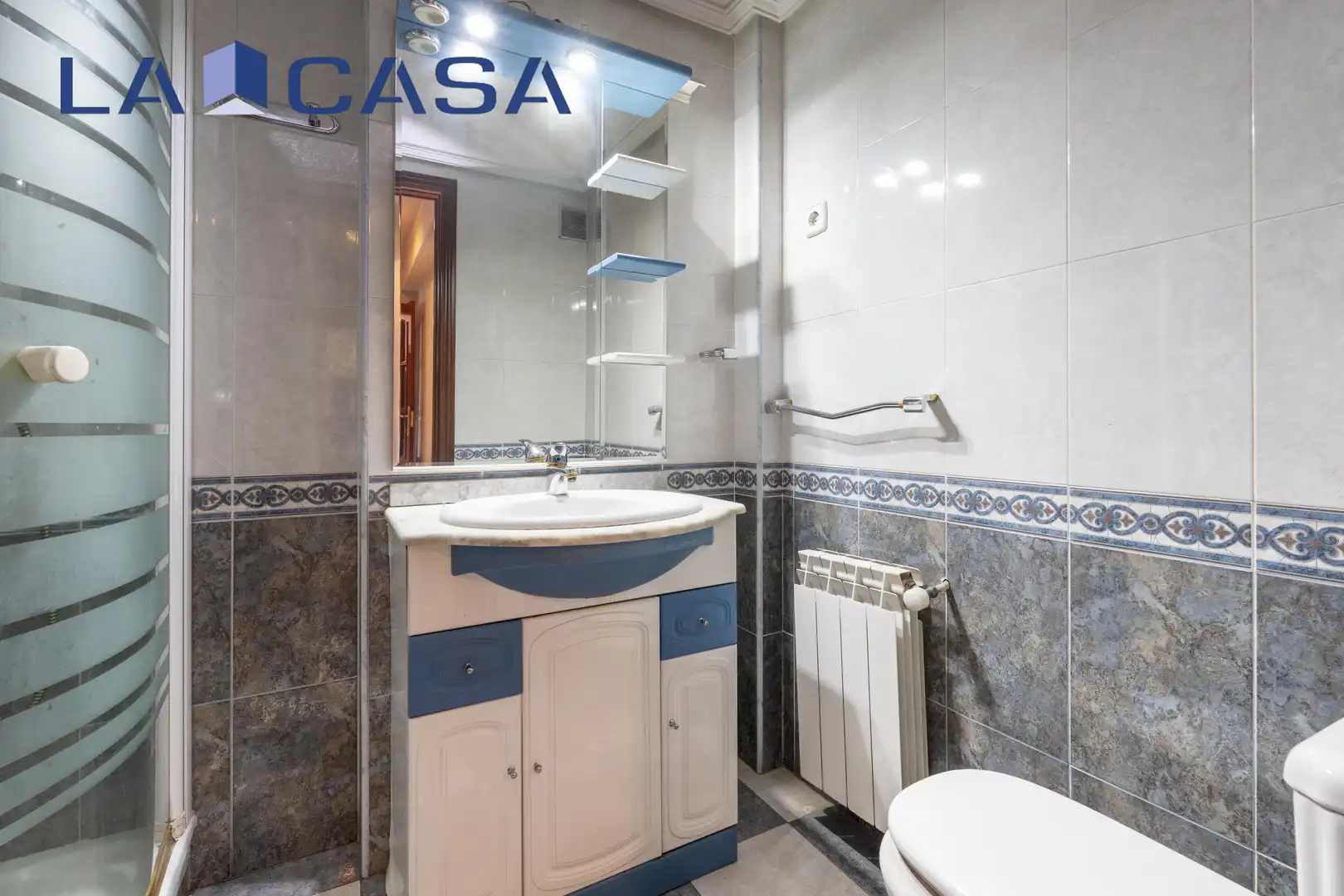 Baño de Piso en venta en Madrid con Calefacción y Terraza