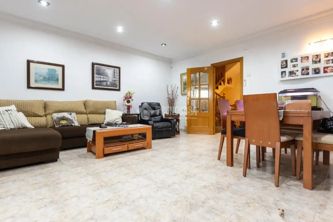 Sala de estar de Casa adosada en venta en Tarragona con Aire acondicionado