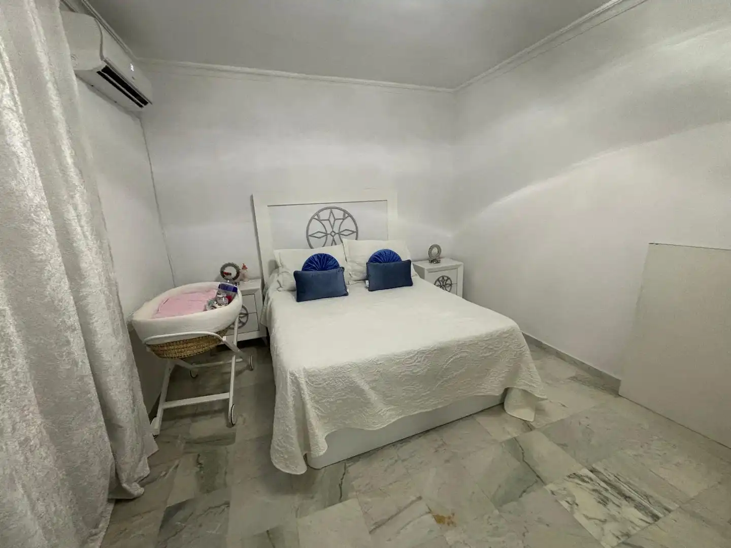 Dormitori de Casa adosada en venda en Sevilla amb Terrassa i Balcó