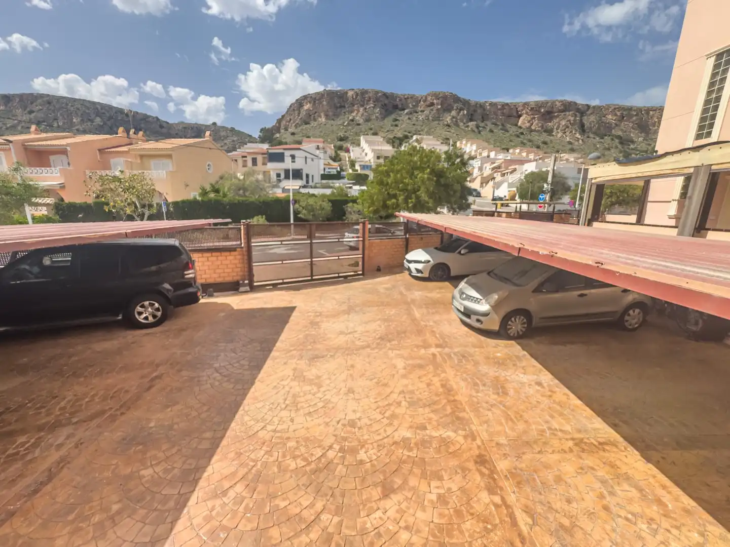 Parking de Dúplex de alquiler en Santa Pola con Terraza, Trastero y Piscina