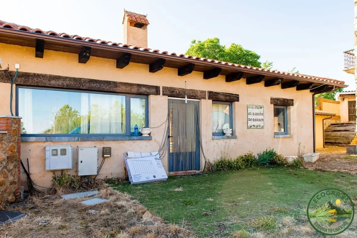 Vista exterior de Casa o xalet en venda en Quintana del Castillo amb Calefacció, Jardí privat i Terrassa