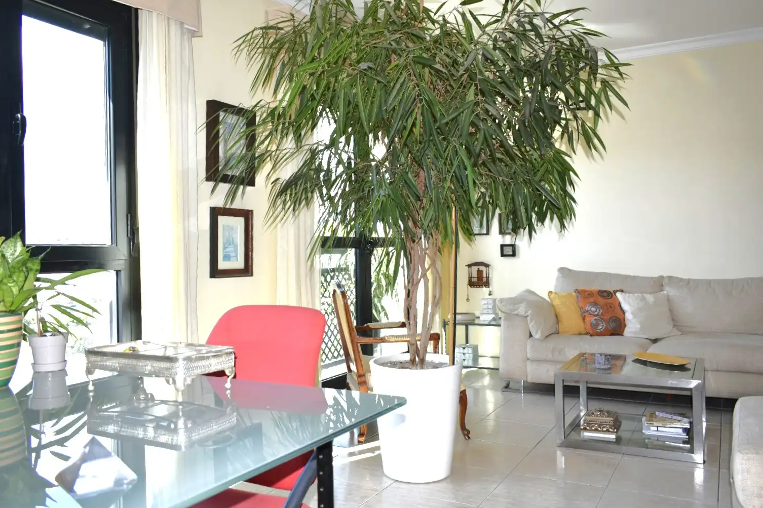 Sala d'estar de Pis en venda en Las Palmas de Gran Canaria amb Traster, Balcó i Internet
