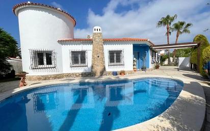 Vista exterior de Casa o xalet en venda en Dénia amb Aire condicionat, Terrassa i Piscina