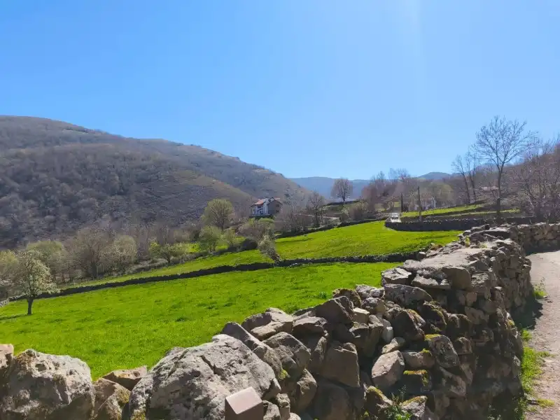 Vista exterior de Casa adosada en venda en Rionansa amb Calefacció i Jardí privat