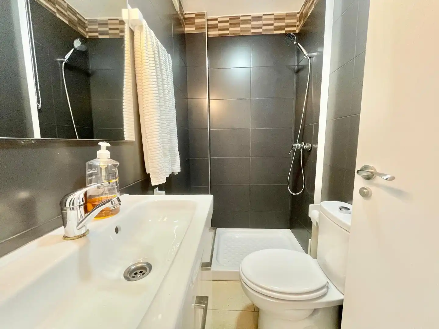 Badezimmer von Erdgeschoss zur Miete in Los Alcázares mit Terrasse, Möbliert und Mikrowelle