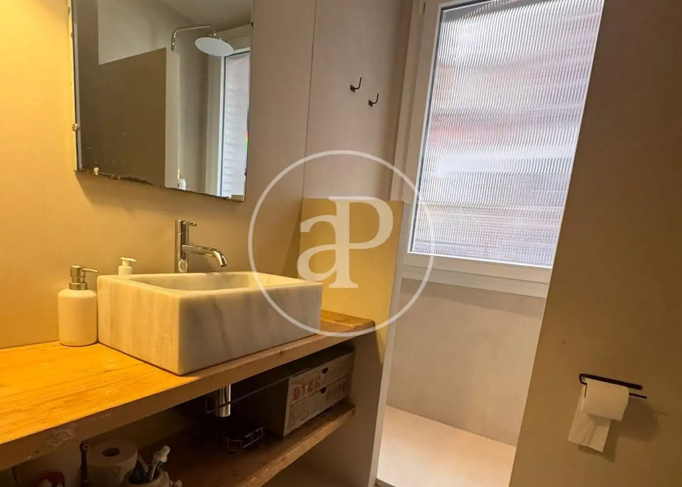 Bathroom of Flat for sale in Barcelona  with Air Conditioner, Heating and Private garden