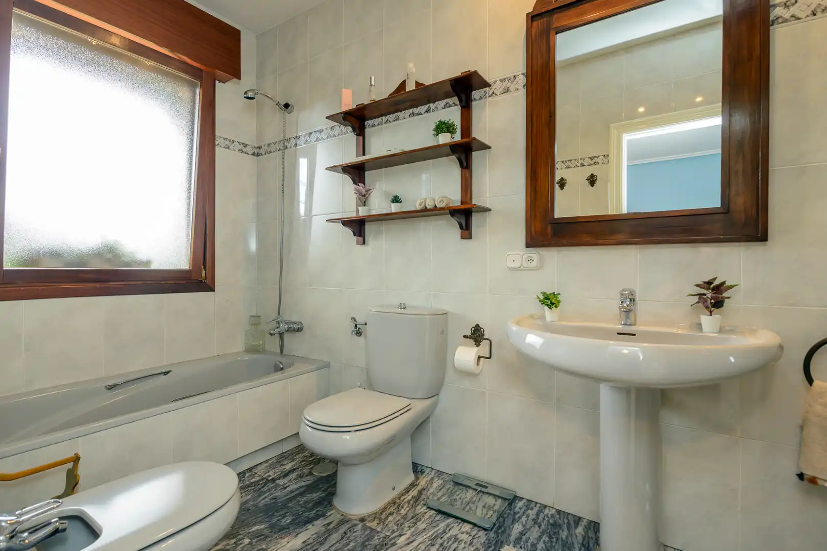 Baño de Casa o chalet en venta en Oviedo  con Calefacción, Jardín privado y Parquet