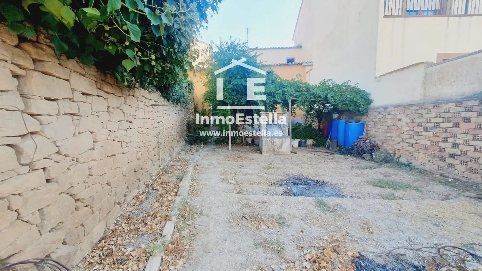Vista exterior de Casa adosada en venta en Allo con Calefacción, Jardín privado y Terraza