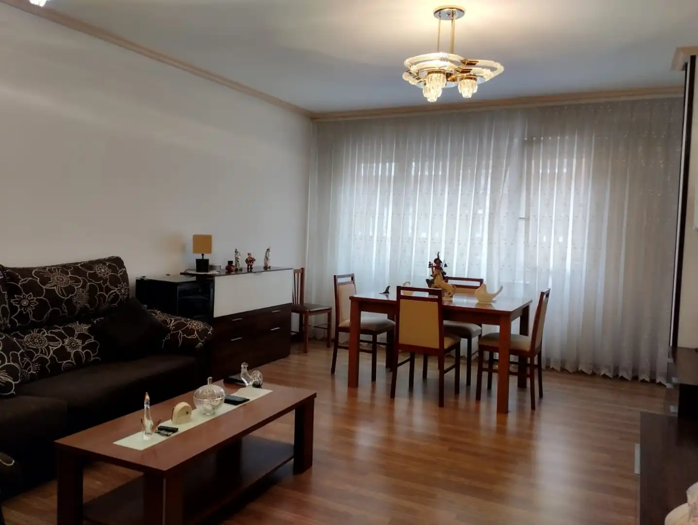 Sala d'estar de Pis en venda en  Logroño amb Calefacció, Parquet i Moblat