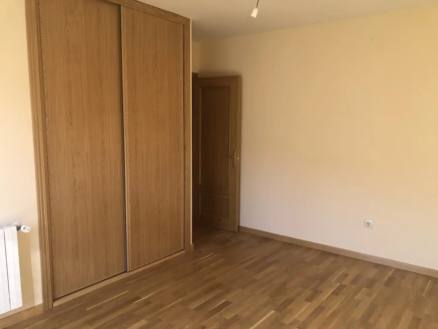 Habitación de Casa adosada en venta en La Lastrilla  con Calefacción, Jardín privado y Terraza