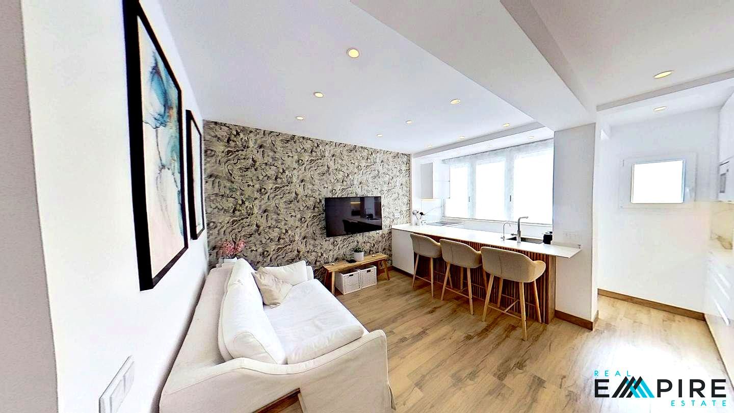 Living room of Flat to share in  Madrid Capital  with Air Conditioner, Heating and Storage room