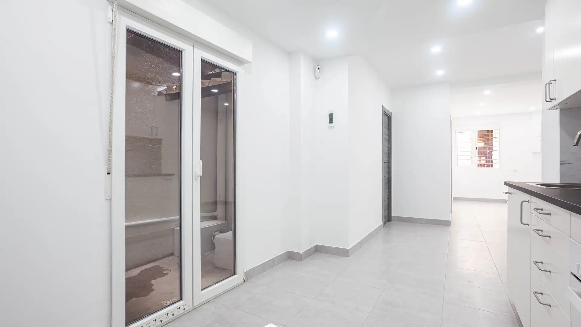 Planta baixa en venda a Carrer de Sugranyes, Sants-Badal, Sants - Montjuïc