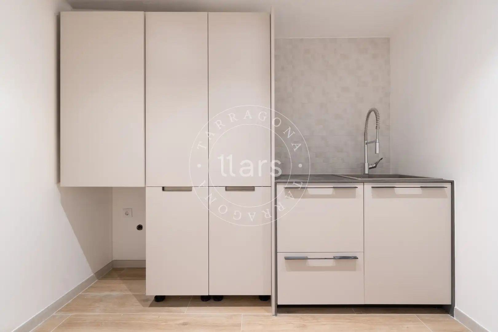 Kitchen of Ground floor for sale in Nou Eixample Sud