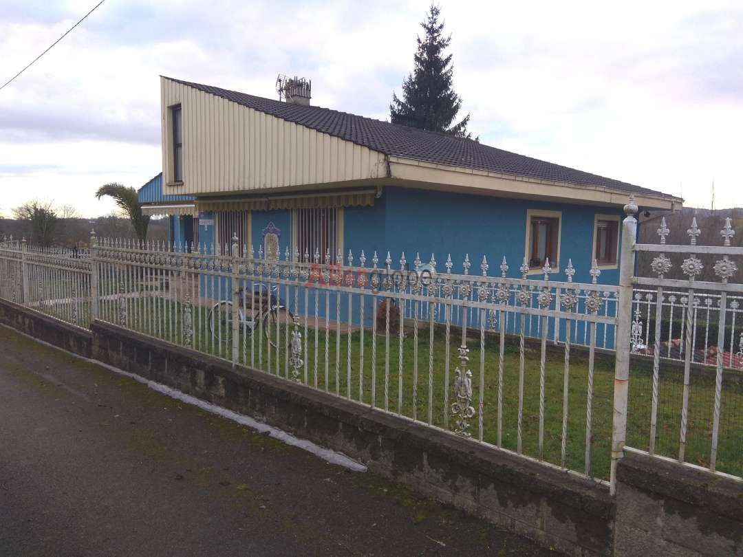 Exterior view of House or chalet for sale in Nava  with Heating, Terrace and Balcony