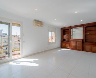 Sala d'estar de Pis en venda en  Barcelona Capital amb Aire condicionat, Calefacció i Balcó