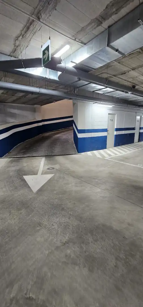 Parking de Piso en venta en Sevilla con Aire acondicionado, Jardín privado y Trastero