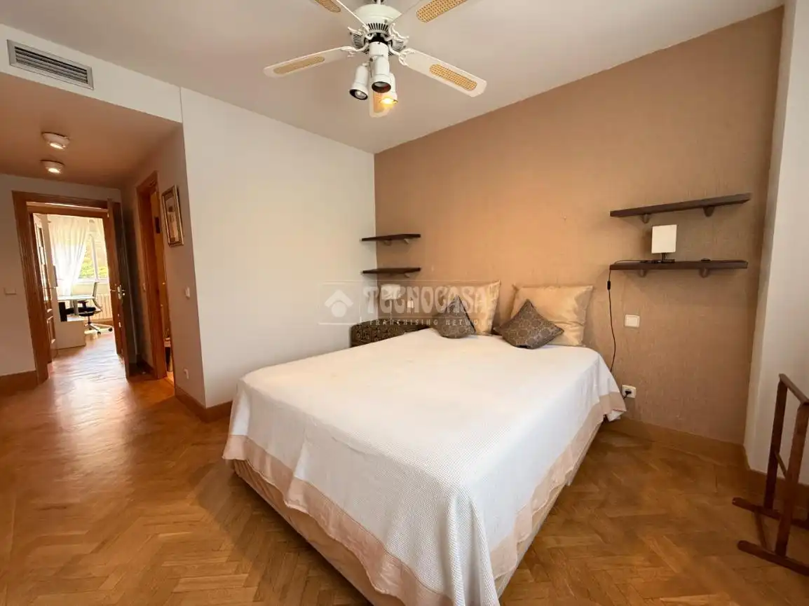 Bedroom of Flat for sale in Madrid  with Heating, Private garden and Parquet flooring