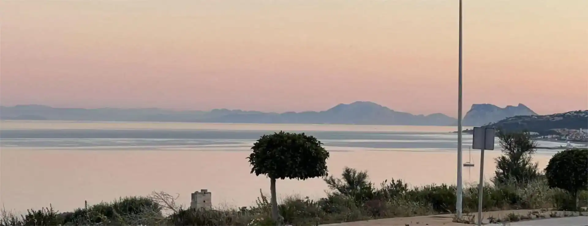 Außenansicht von Wohnungen zur Miete in Casares mit Klimaanlage und Schwimmbad