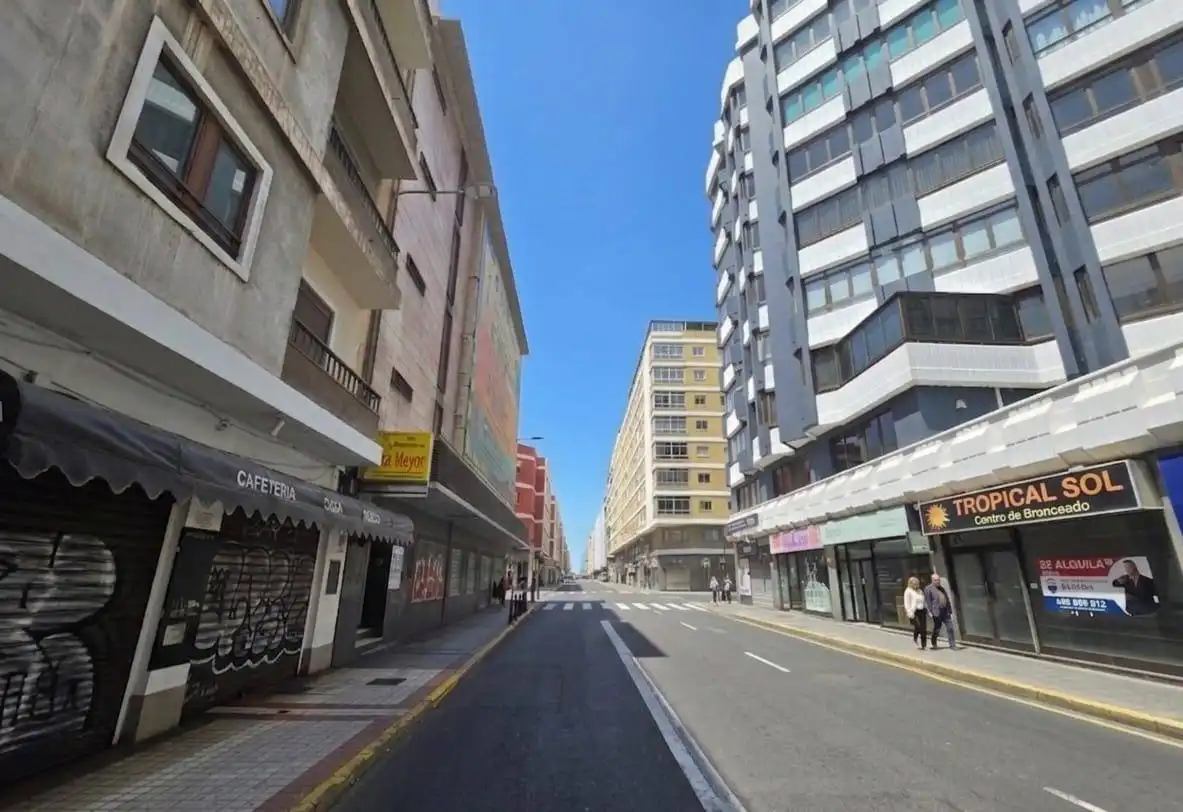 Vista exterior de Pis en venda en Las Palmas de Gran Canaria amb Aire condicionat, Calefacció i Jardí privat