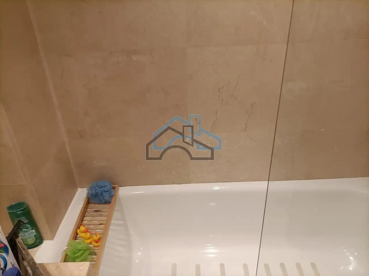 Badezimmer von Dachboden zur Miete in Cambre  mit Heizung, Parkett und Terrasse
