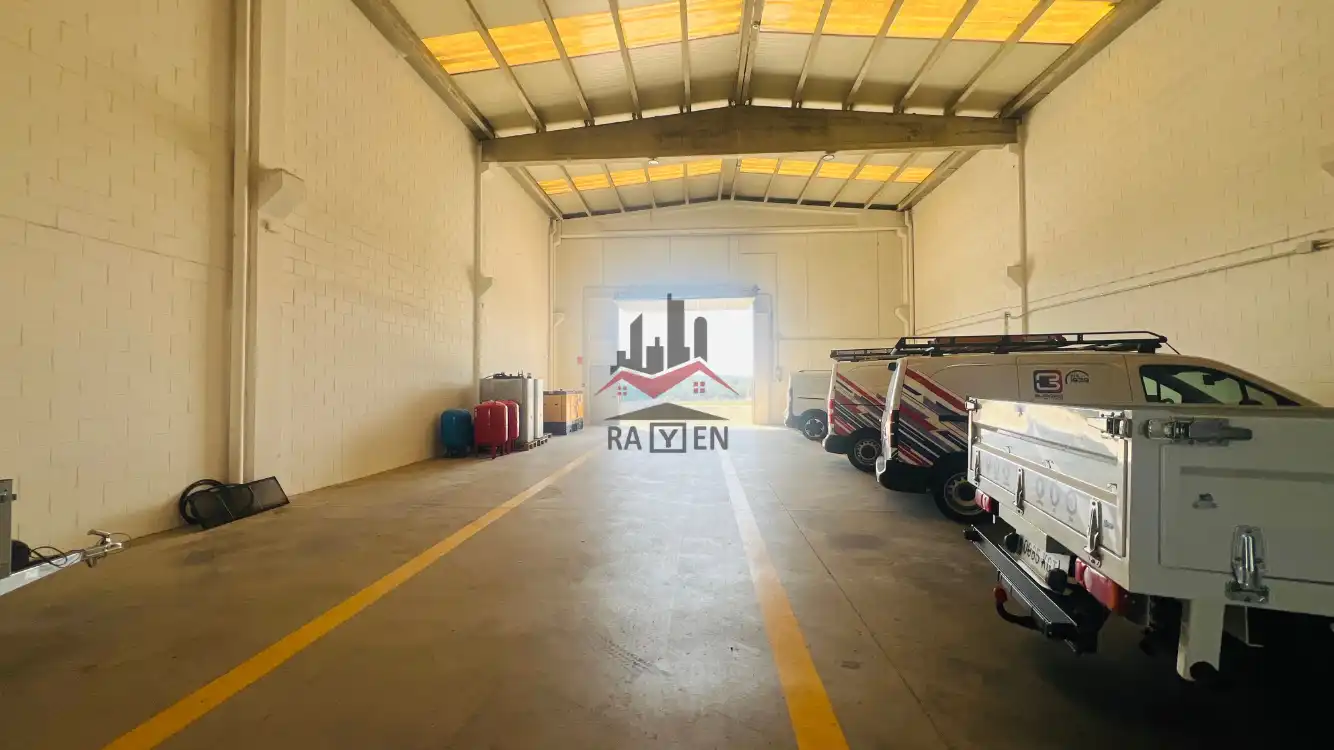 Nau industrial de lloguer a Poligon industrial La Timba, Avinyonet de Puigventós