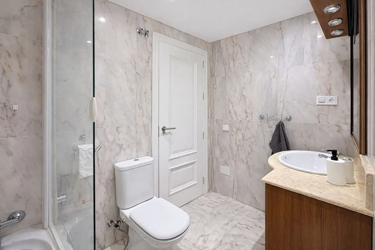 Baño de Apartamento en venta en Mijas con Aire acondicionado, Calefacción y Jardín privado