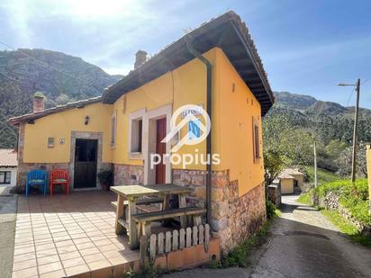 Vista exterior de Casa o xalet en venda en Ribadesella amb Parquet, Terrassa i Moblat