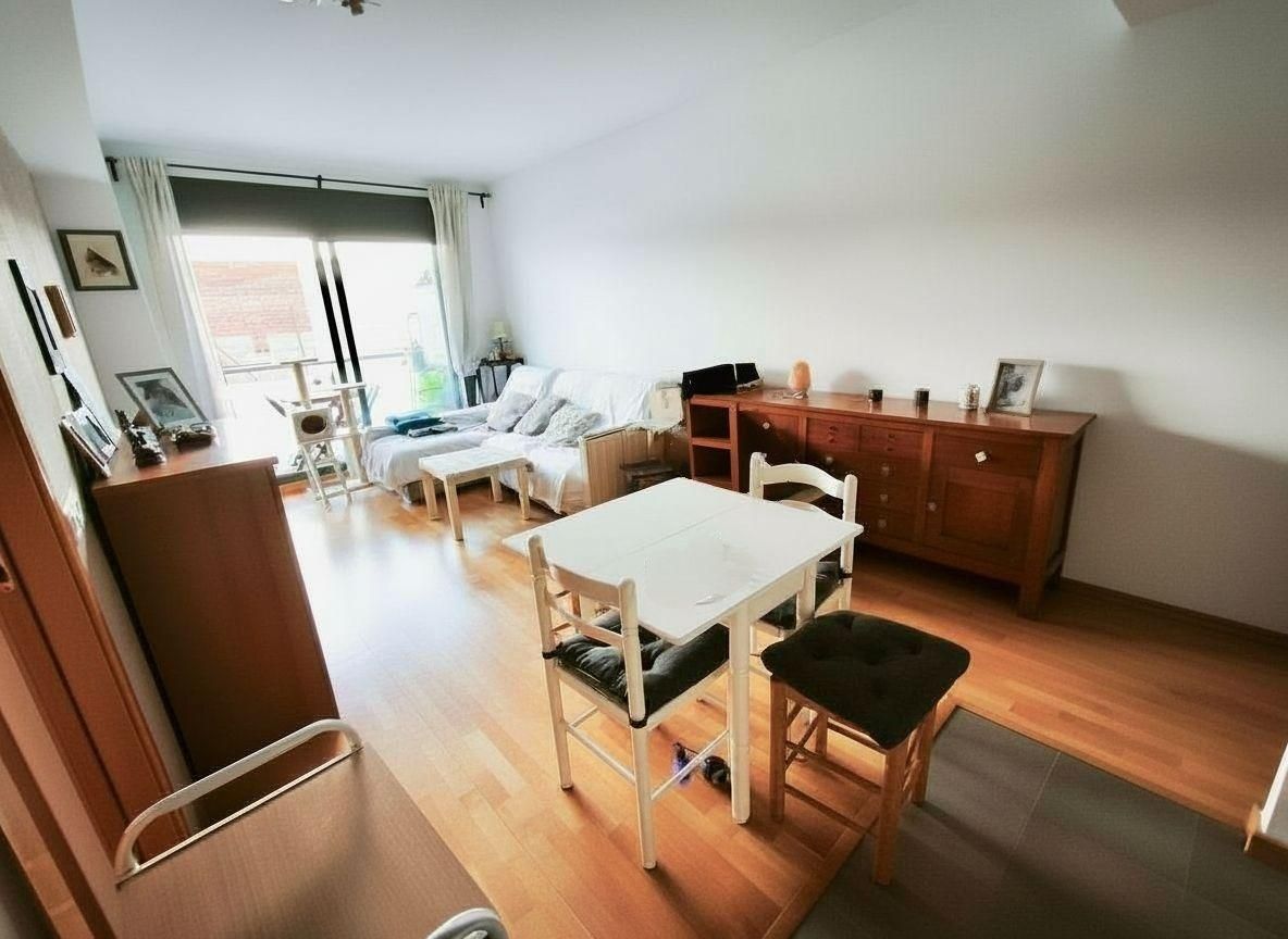 Living room of Flat for sale in Terrassa  with Air Conditioner, Parquet flooring and Terrace