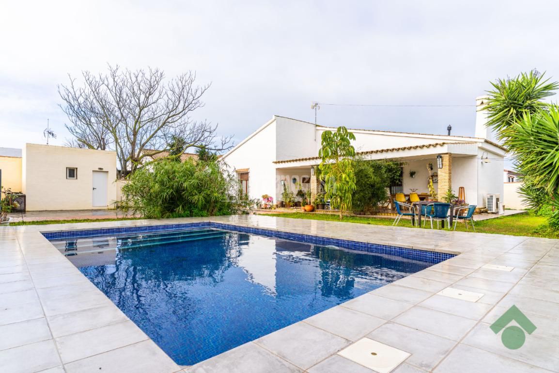 Piscina de Finca rústica en venda en Conil de la Frontera amb Calefacció, Jardí privat i Terrassa