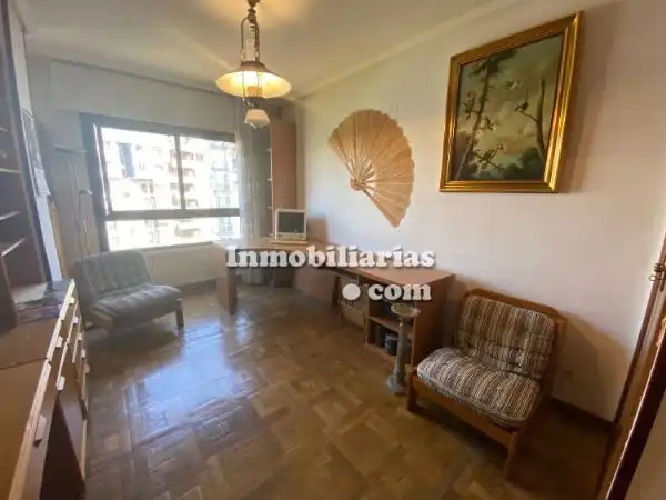 Habitación de Piso en venta en Castro-Urdiales con Calefacción, Terraza y Horno
