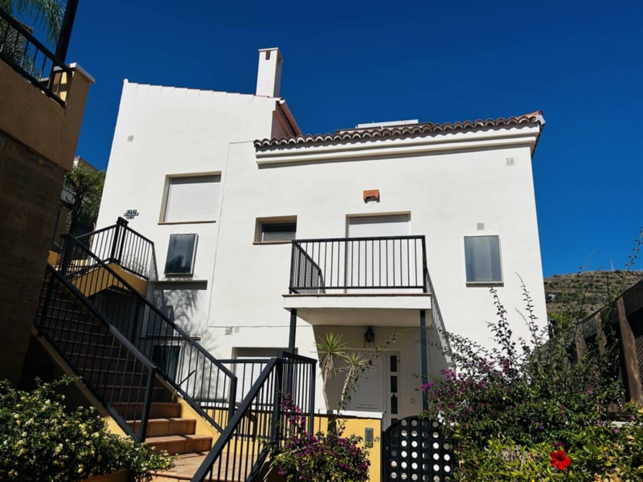 Vista exterior de Casa adosada en venda en Almuñécar amb Aire condicionat, Calefacció i Terrassa