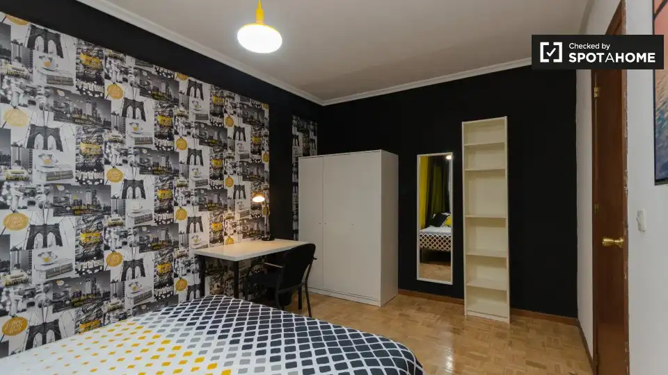 Habitación de Piso de alquiler en Alcalá de Henares con Aire acondicionado, Calefacción y Amueblado