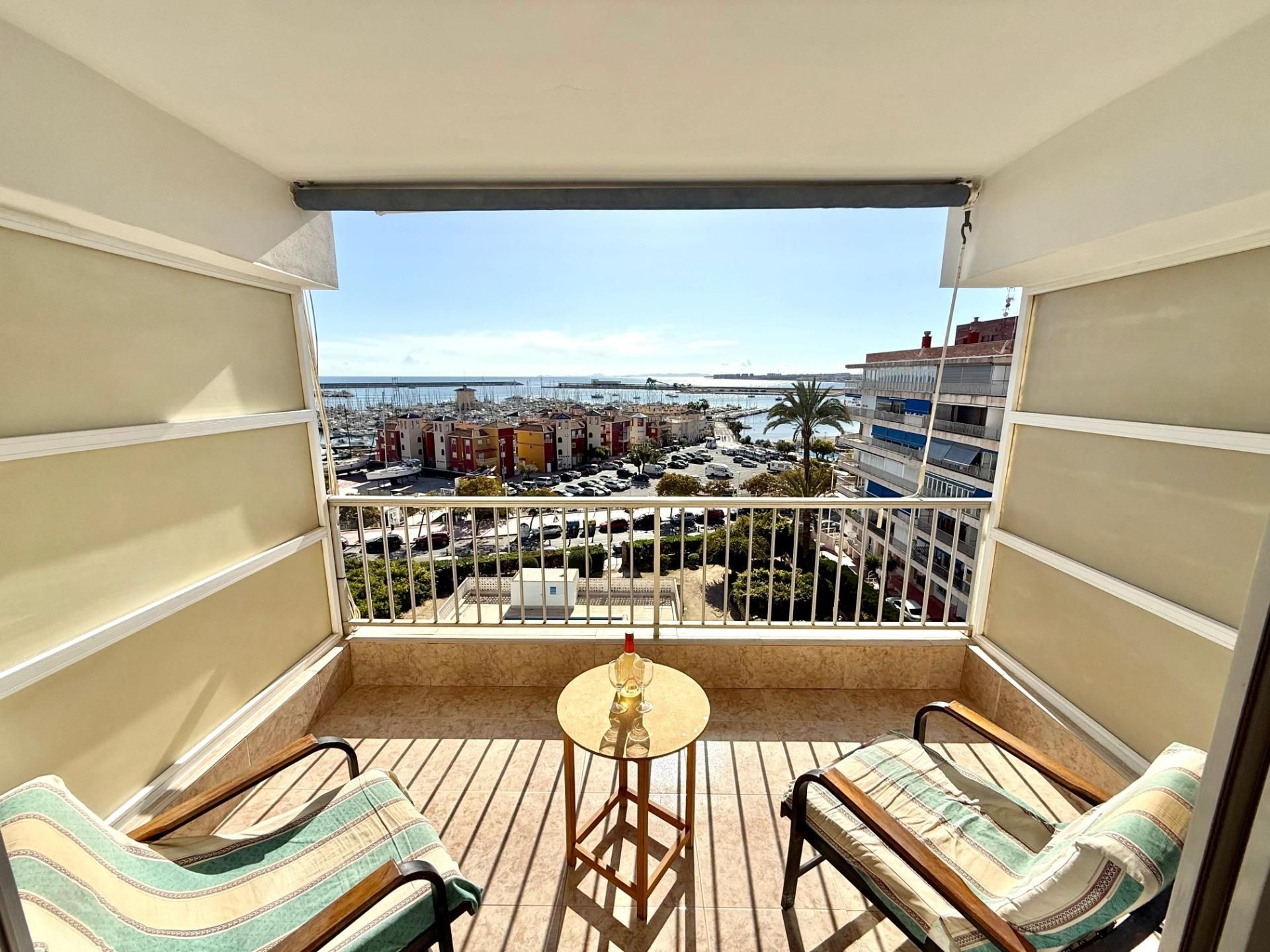 Habitación de Apartamento en venta en Torrevieja con Jardín privado, Terraza y Amueblado
