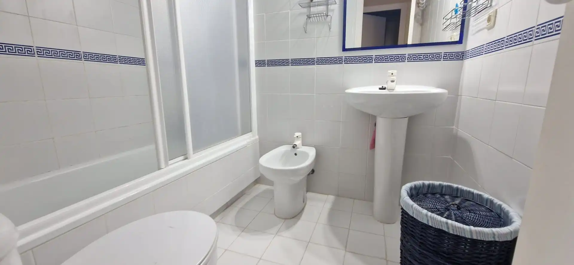Bany de Apartament de lloguer en El Portil amb Piscina comunitària
