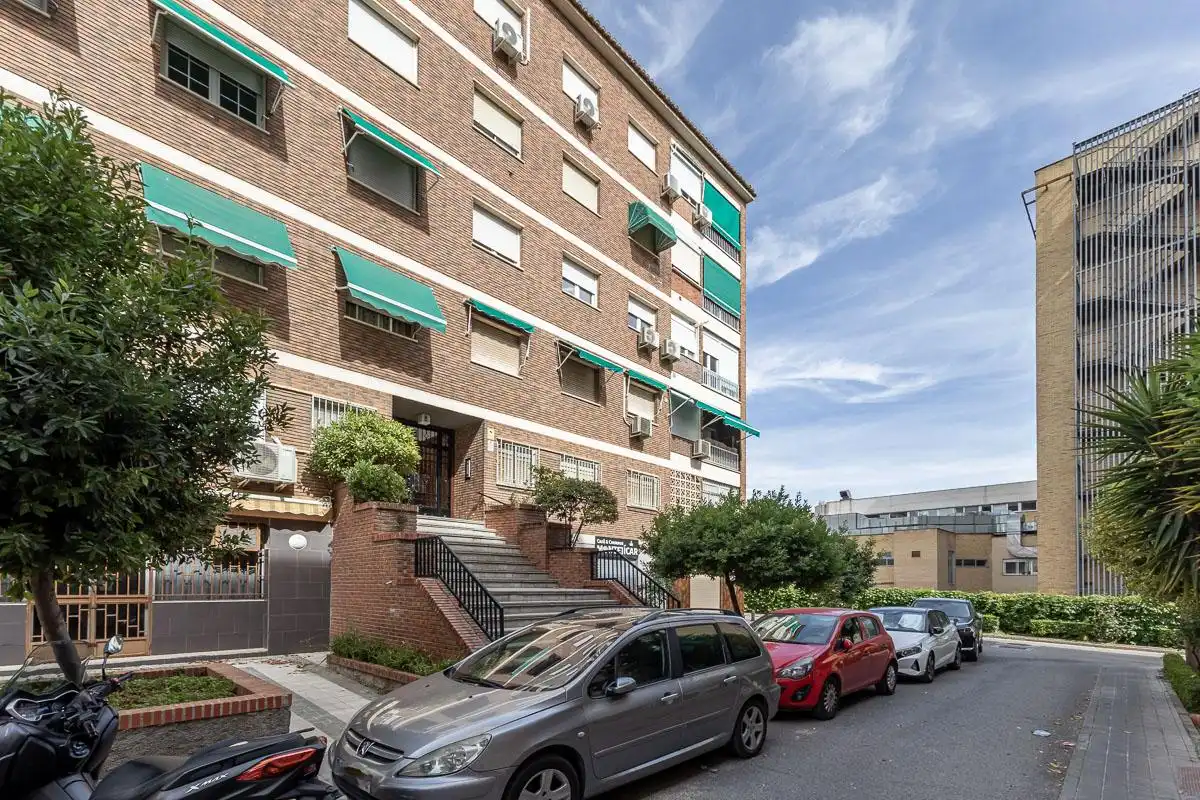 Vista exterior de Planta baja en venta en Granada con Amueblado