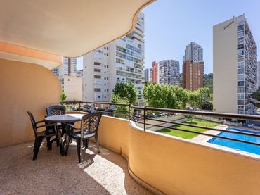 Pis amb piscina en venda a Av. Montecarlo 15