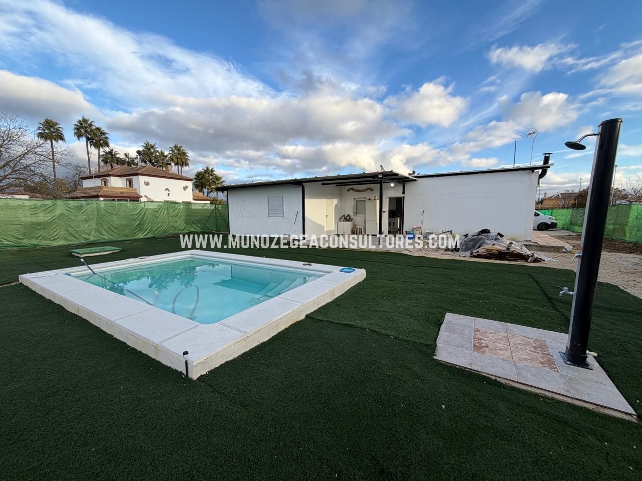 Vista exterior de Casa o xalet de lloguer en Lucena amb Aire condicionat, Jardí privat i Terrassa