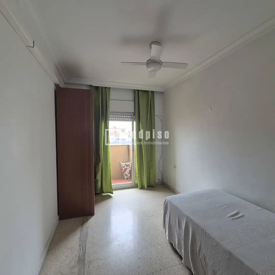 Bedroom of Flat for sale in Sevilla  with Air Conditioner, Heating and Terrace