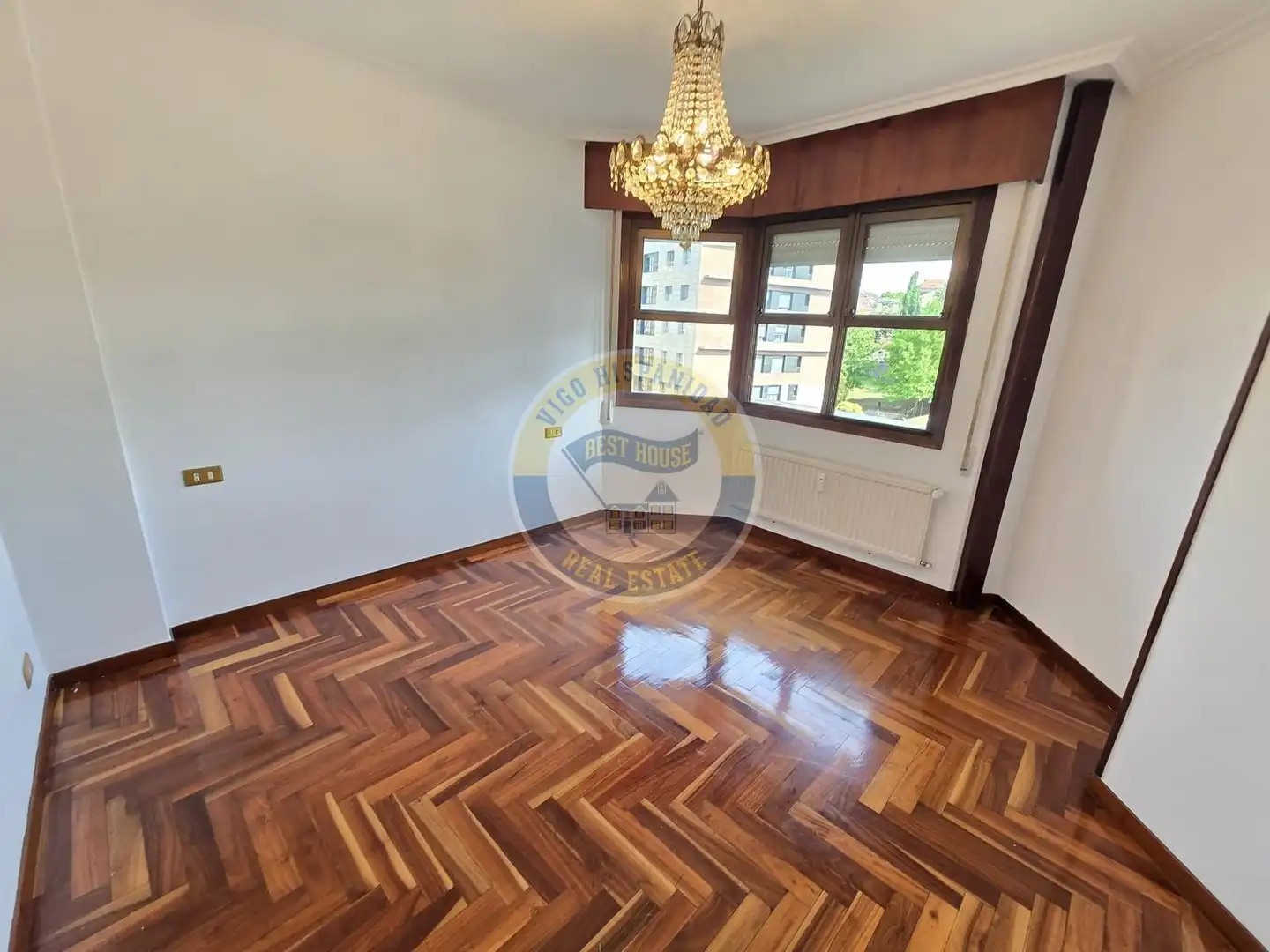 Piso de alquiler en Vigo  con Calefacción, Parquet y Balcón